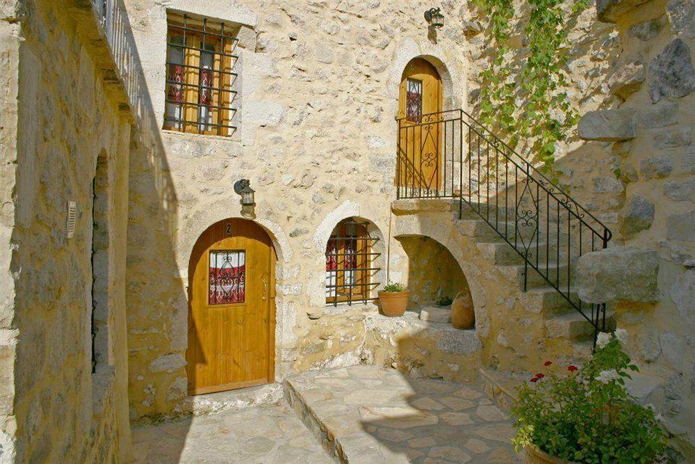 Traditional Stone Houses Aparthotel 3*